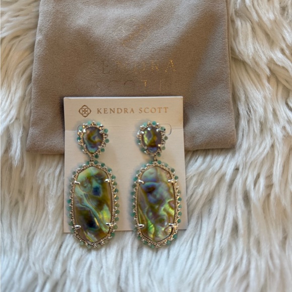 Kendra Scott Parsons Statement Earring in Bright Silver Iridescent
Abalone - Picture 2 of 3